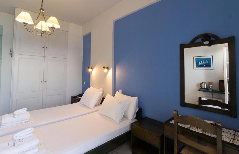 Double or Twin Room with Sea View image 4