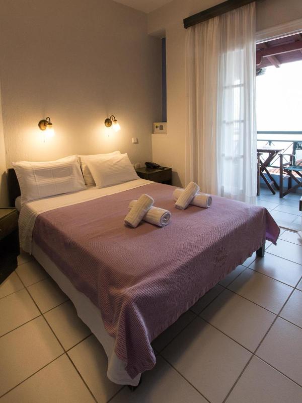 Double or Twin Room with Sea View image 1