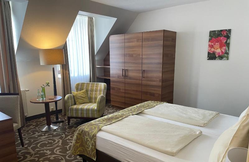 Deluxe Double Room image 2