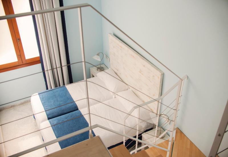 Double Room image 3