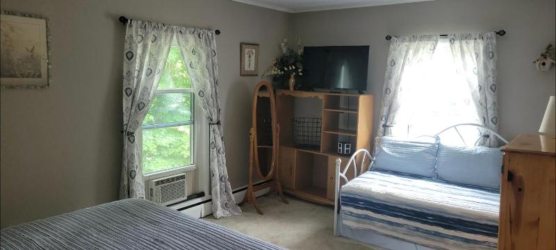 Double Room with Shared Bathroom image 4