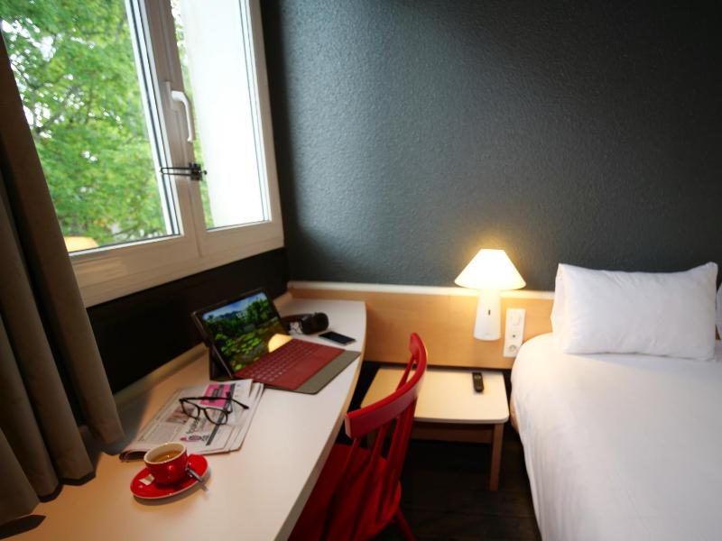 Standard Double Room image 4
