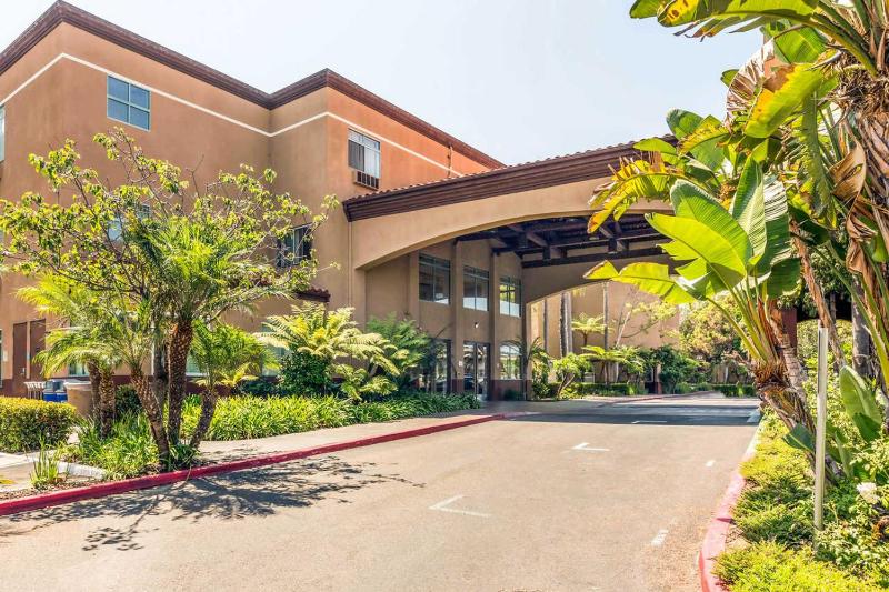 Ramada Suites by Wyndham San Diego/Hotel Circle Area - image 3