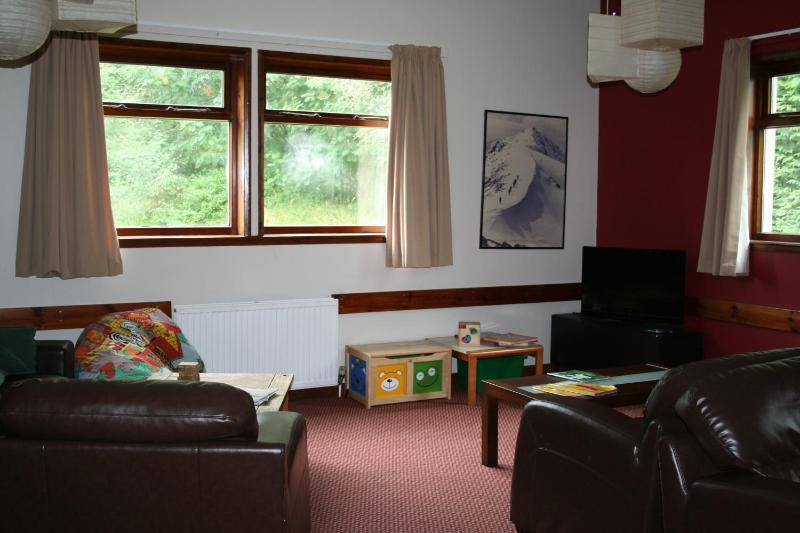 Triple Room with Shared Bathroom image 1