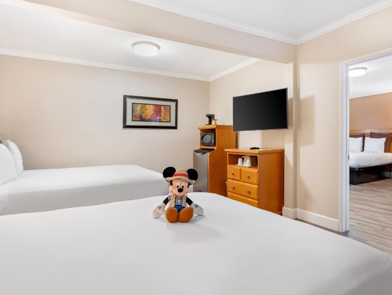 Two-Bedroom Suite image 2