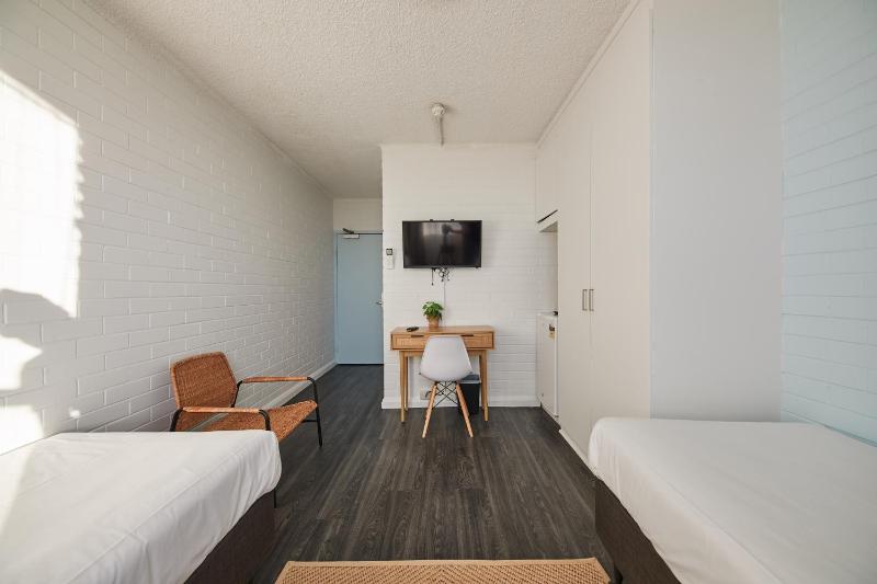 Twin Room image 3