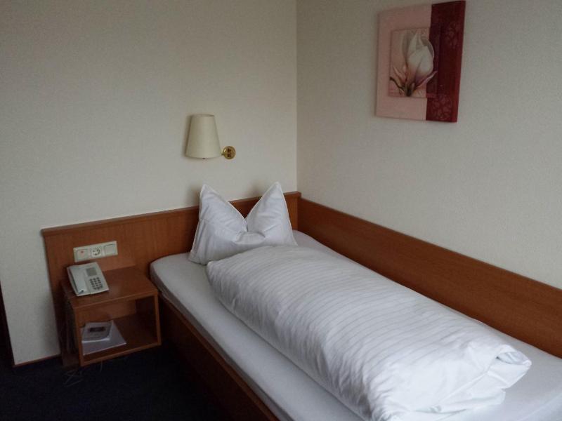 Single Room image 4