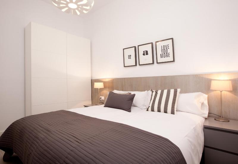 One-Bedroom Apartment - Ground Floor - Red image 4