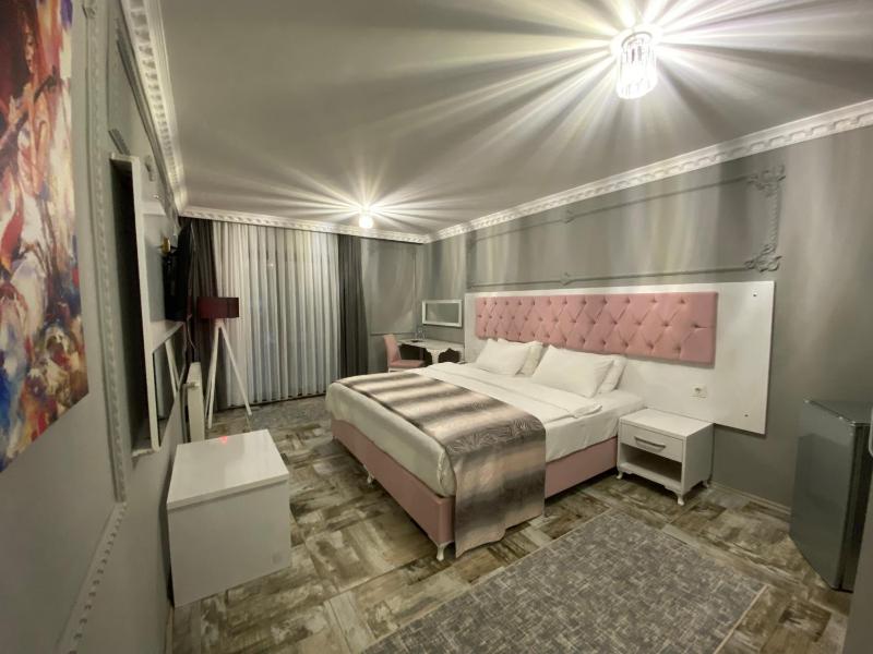 Double Room with Garden View image 1