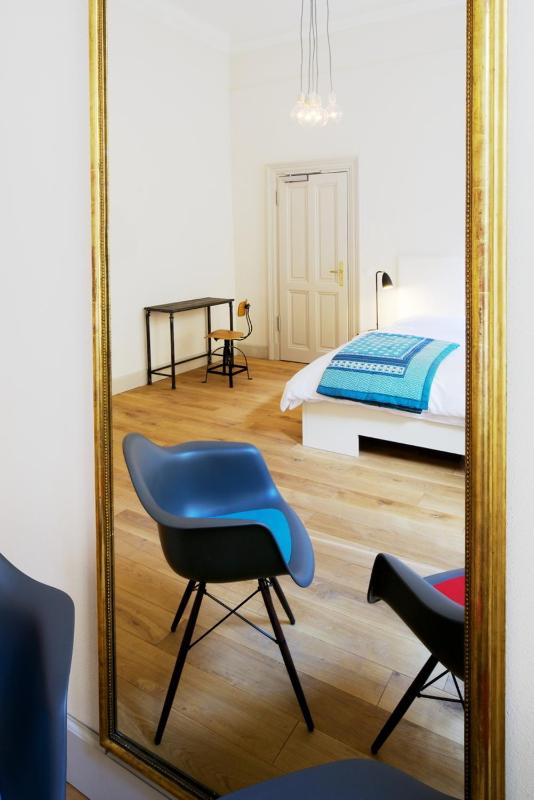 One-Bedroom Apartment with Sofa Bed image 2