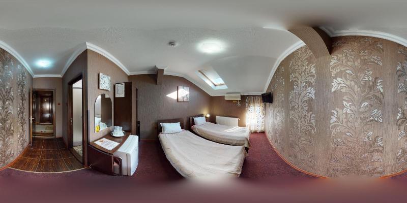 Twin Room image 3