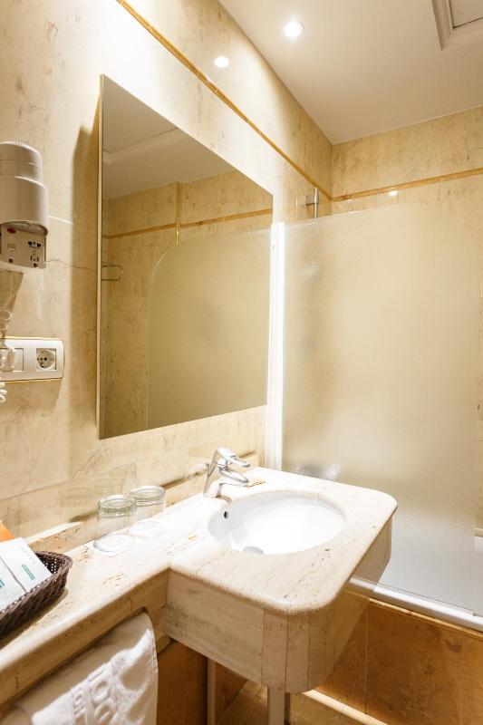 Single Room image 4