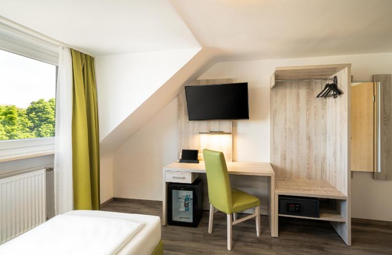 Standard Single Room image 4