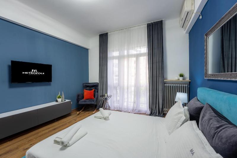 Metropole Apartments Studio City - image 3
