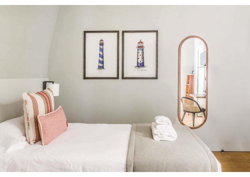 Twin Room image 2