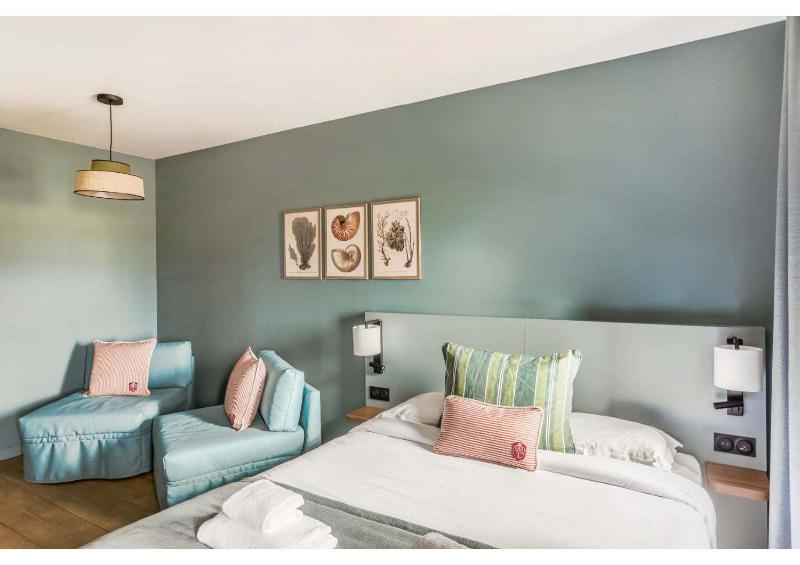 Family Room with Sea View image 3