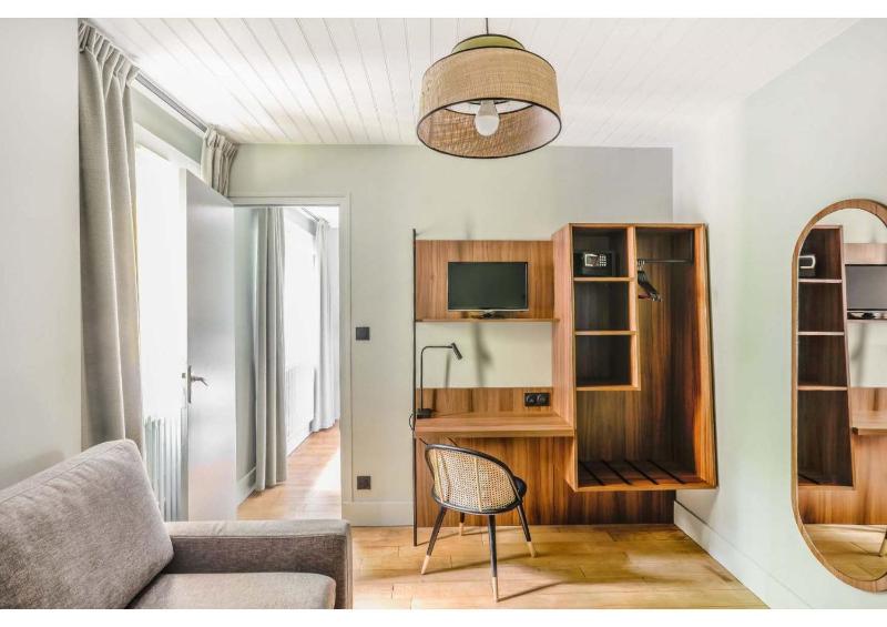 Family Room image 1