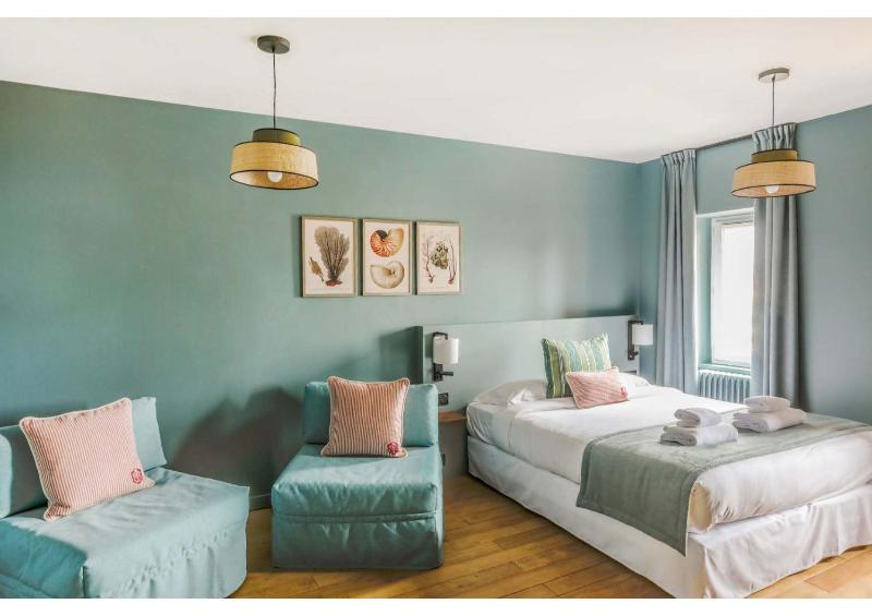 Family Room with Sea View image 2
