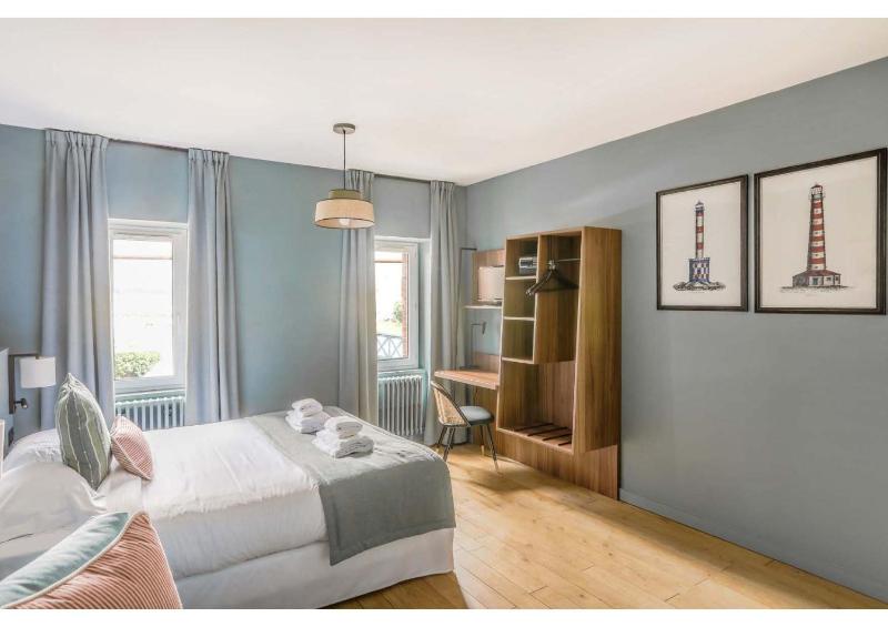 Family Room with Sea View image 1