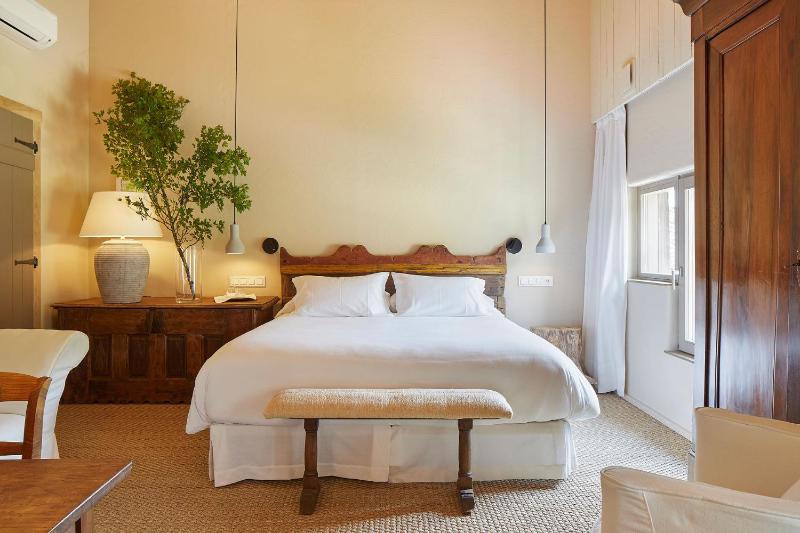 Deluxe Junior Suite image 3