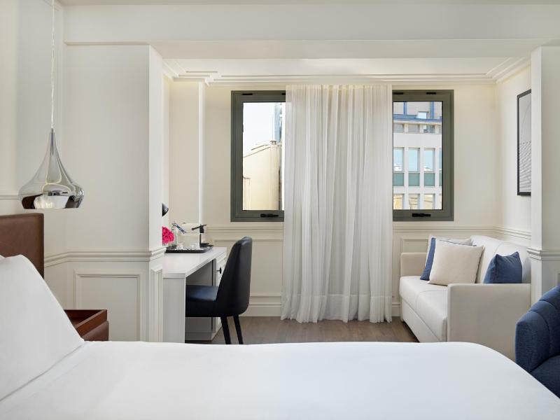 Junior Suite Deluxe image 2