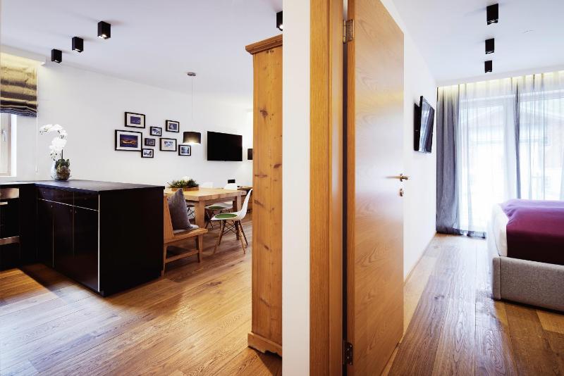 One-Bedroom Apartment image 3
