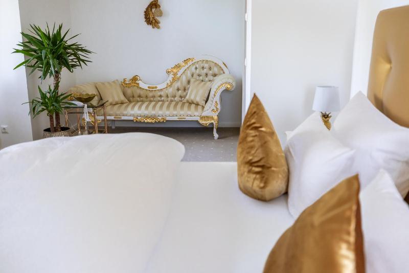 Suite - Castle image 4