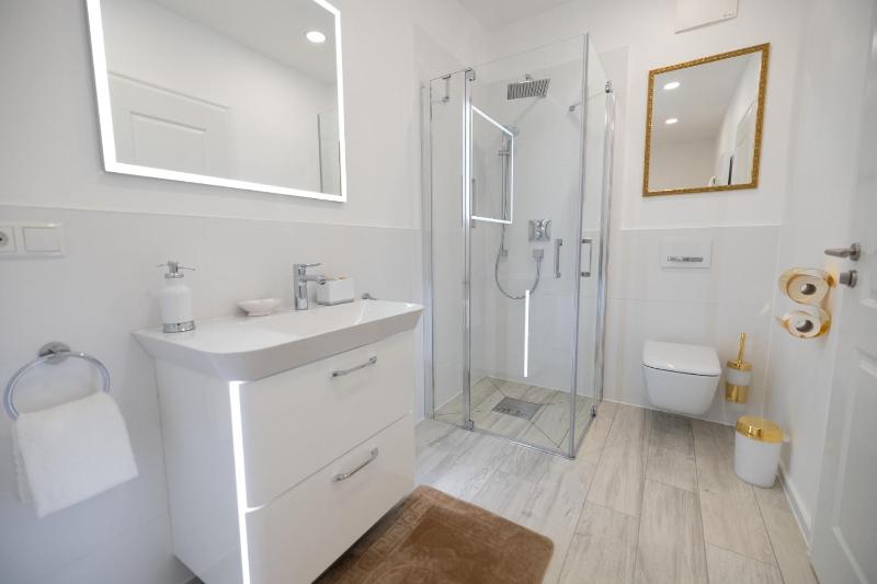 Suite - Castle image 3