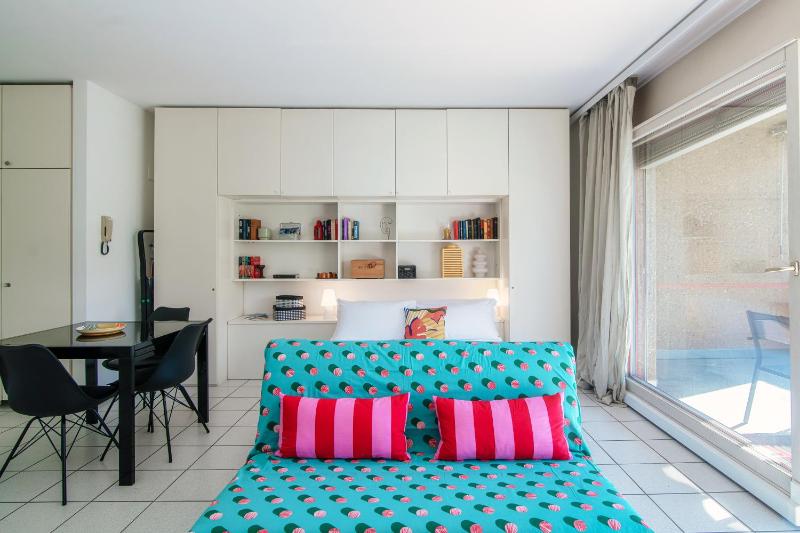 Panoramic Studio by Quokka 360 - Open Space Apartment with Terrace - image 4