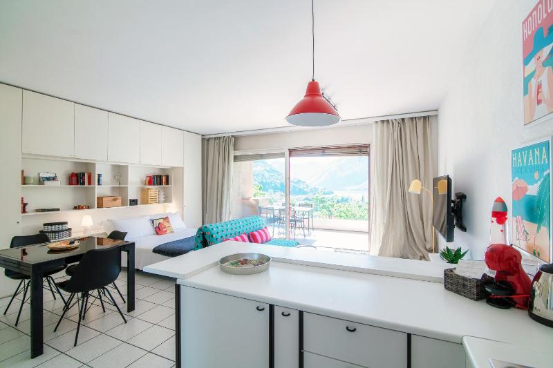 Panoramic Studio by Quokka 360 - Open Space Apartment with Terrace - image 6