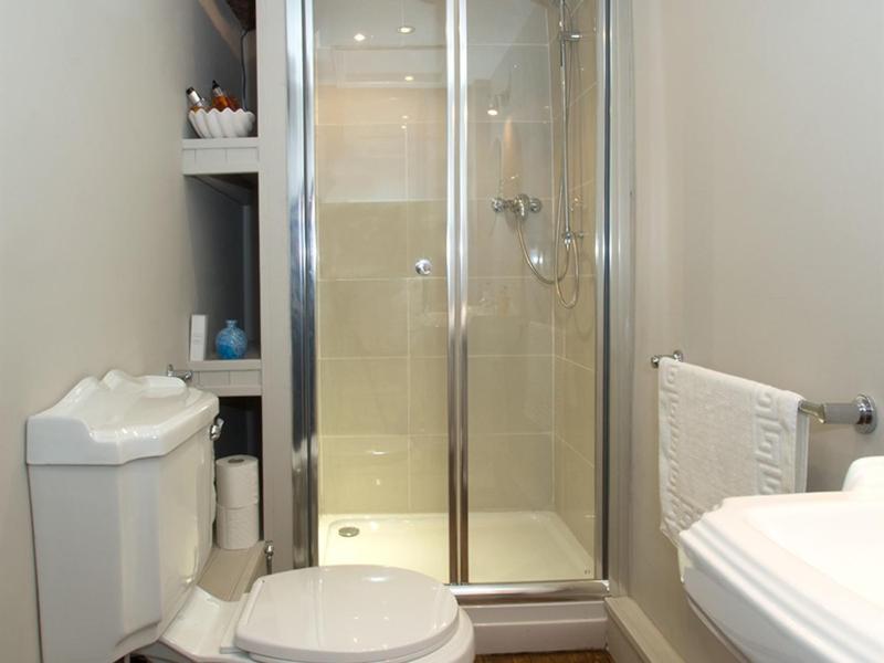 Deluxe Twin Room image 2