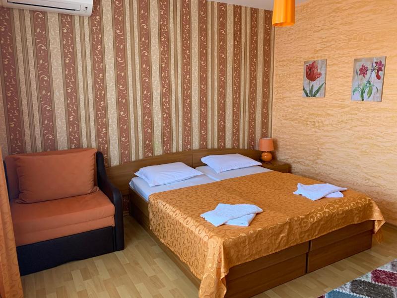 Double Room with Balcony image 4