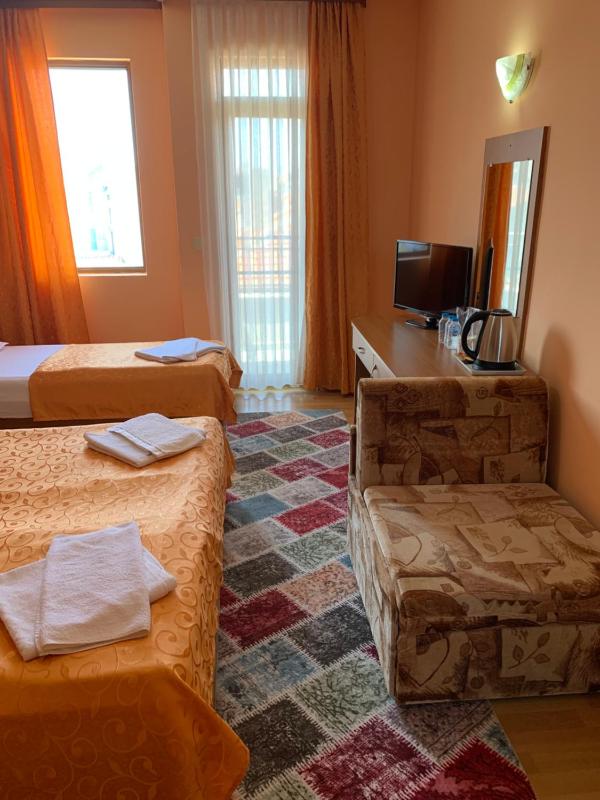 Triple Room with Balcony image 3