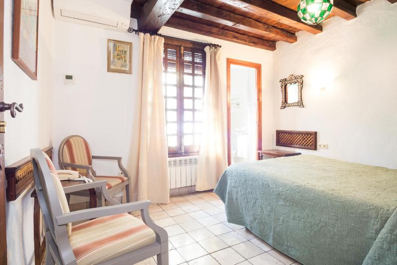 Standard Double or Twin Room image 2