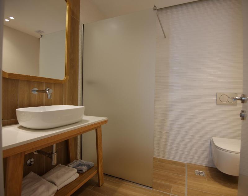 Double Room image 3