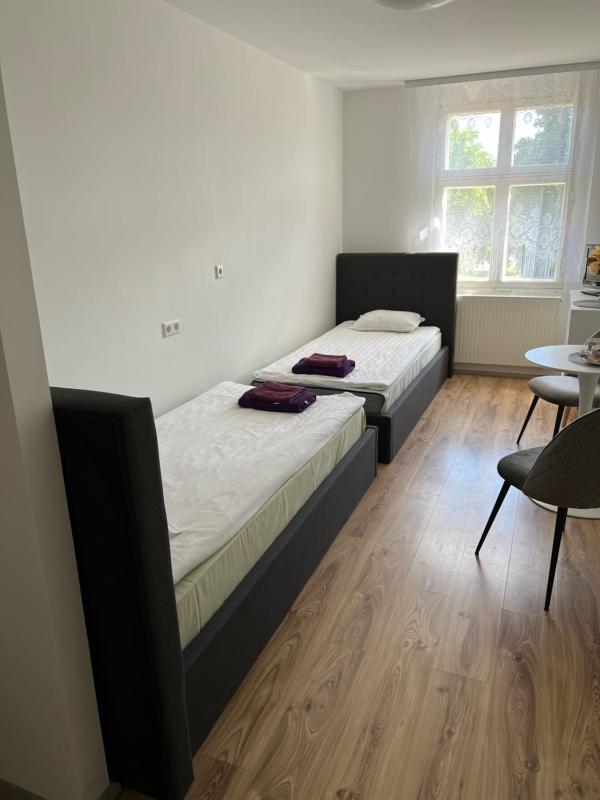 Twin Room with Private Bathroom image 1