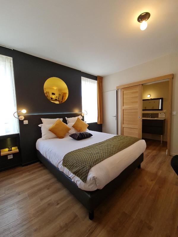 Deluxe Room image 1