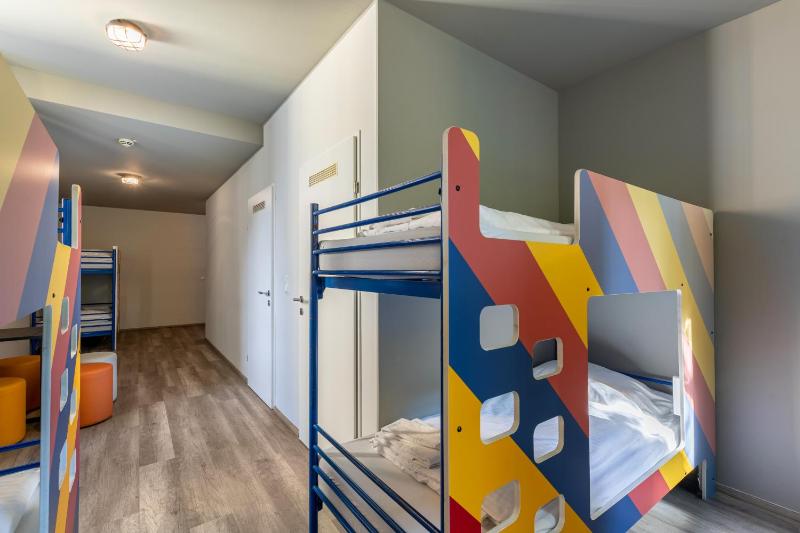 Six-Bed Room image 1