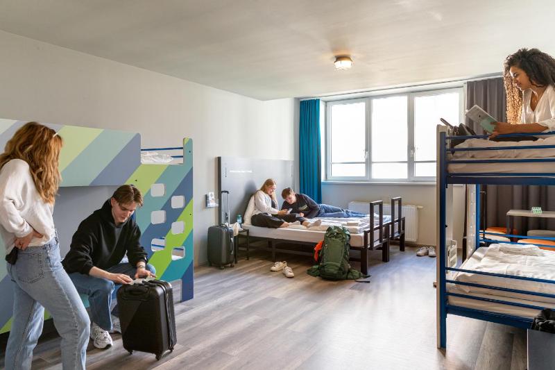 Six-Bed Room image 4