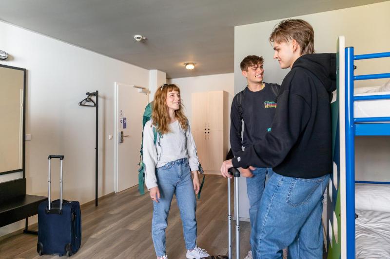 Six-Bed Room image 3