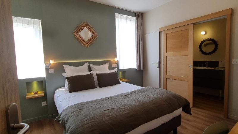 Deluxe Room image 4