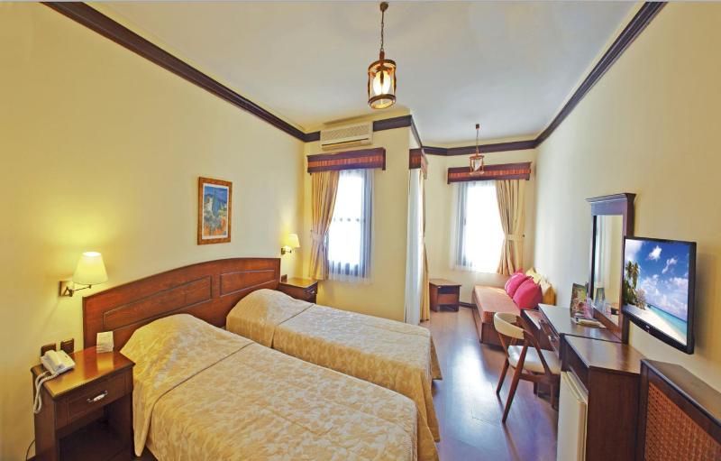 Double or Twin Room with Extra Bed image 4