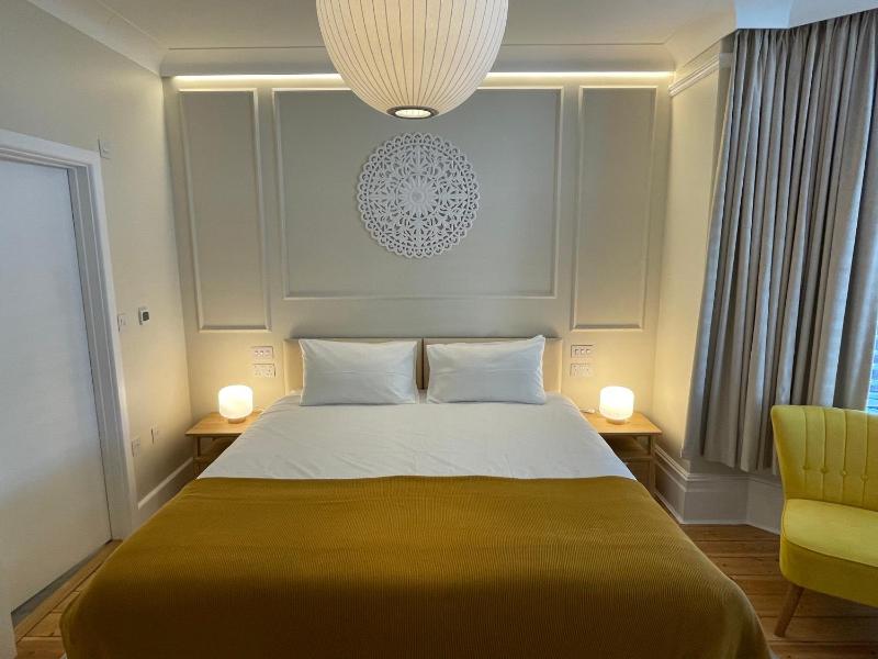 Double or Twin Room image 2