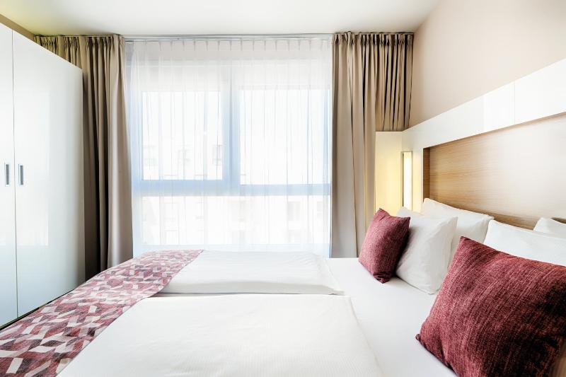 Superior Queen Room image 4