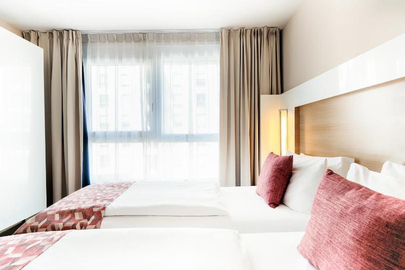 Superior Twin Room image 4
