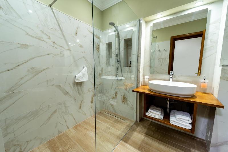 Superior Double Room image 3