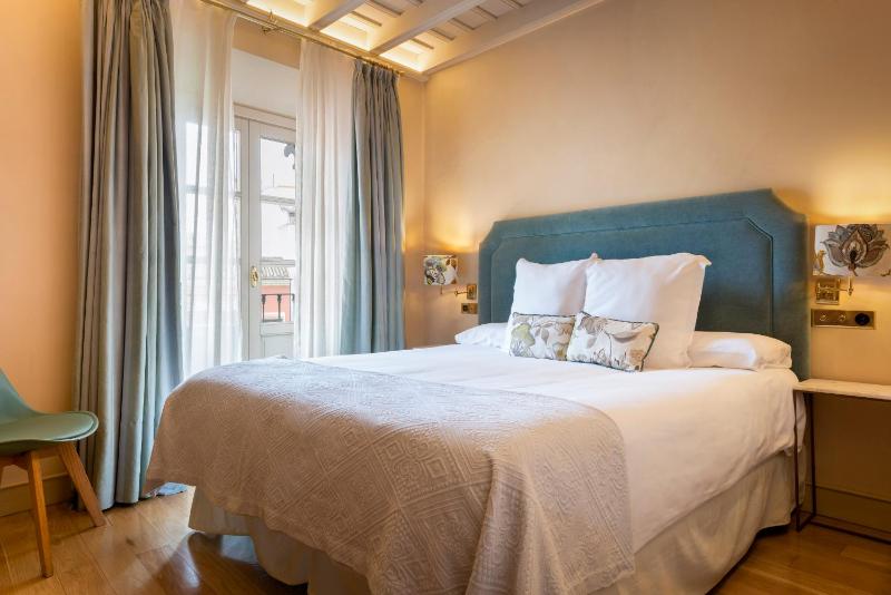 Apartment with Balcony image 3