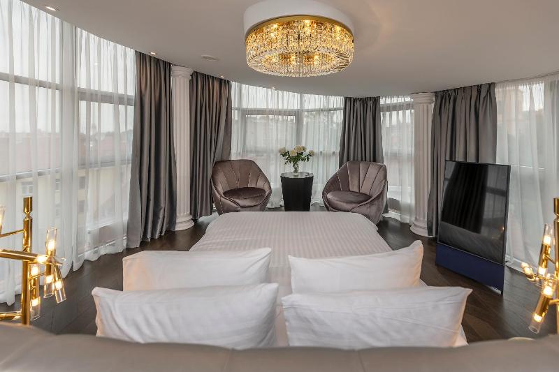 St Palace hotel - image 10