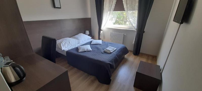 Deluxe Double Room image 2