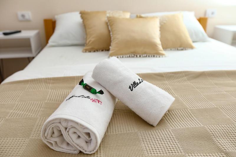 Luxury Triple Room image 4